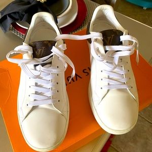 Casual louis vutitton tennis shoe